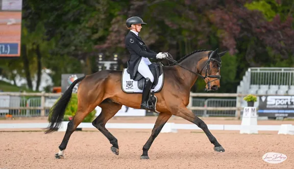 Yasmin Ingham a pris la tête du CCI 5*-L de Pau associée à Gypsie du Loir.