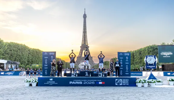 Quand le sport d’élite s’invite dans les lieux les plus extraordinaires au monde. Il y a les compétitions de saut d’obstacles, et il y a celles dont le décor devient partie intégrante de l’histoire.