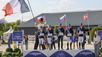 L’équipe de France en haut du podium à Kronenberg. 