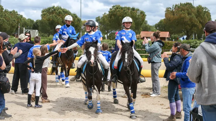Joueurs de horse-ball au Grand Tournoi 2026 