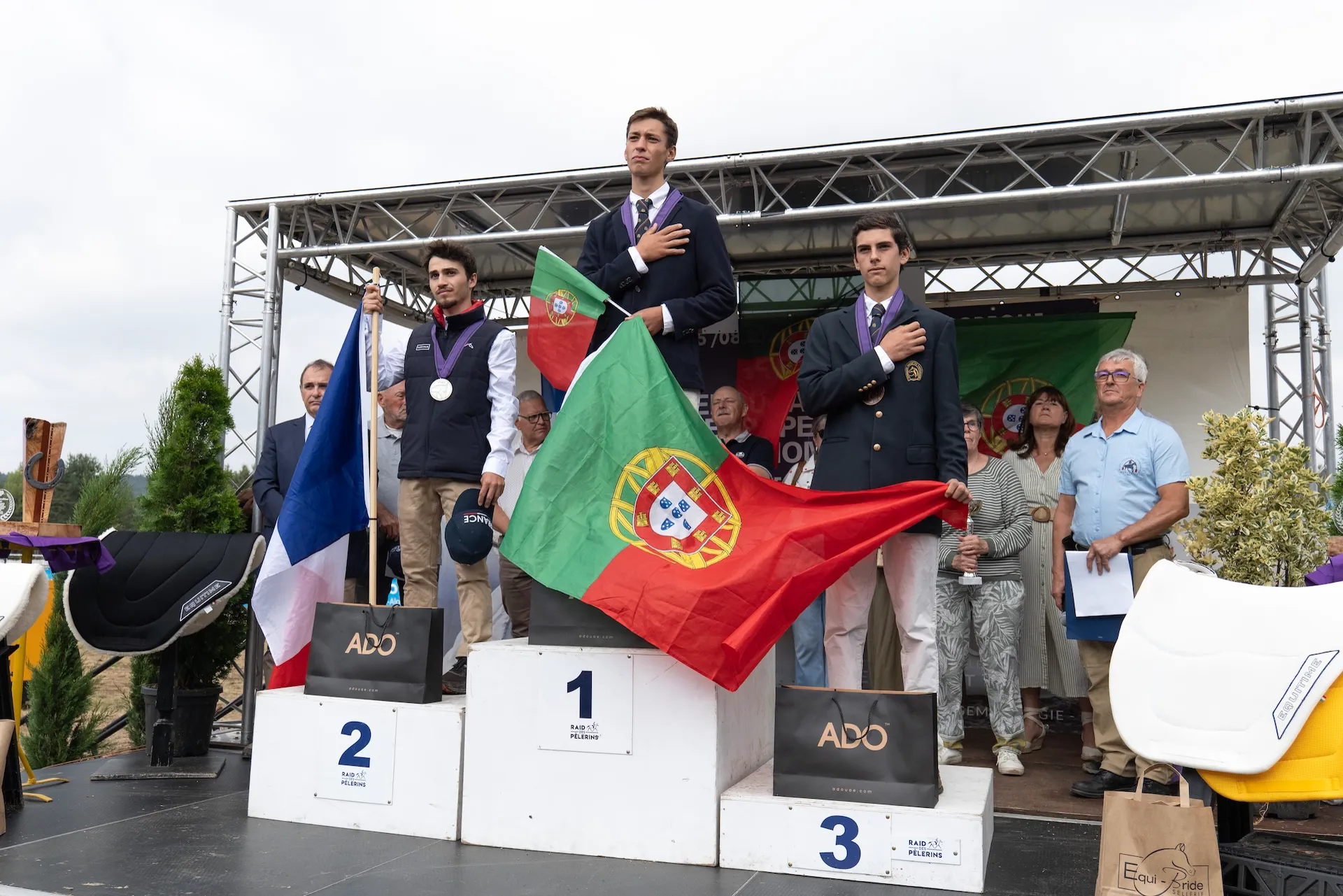 Pablo Tomas Arnaud sur la deuxième marche du podium après avoir décroché l’argent en individuel en selle de Shaailan’Al Hfifa.