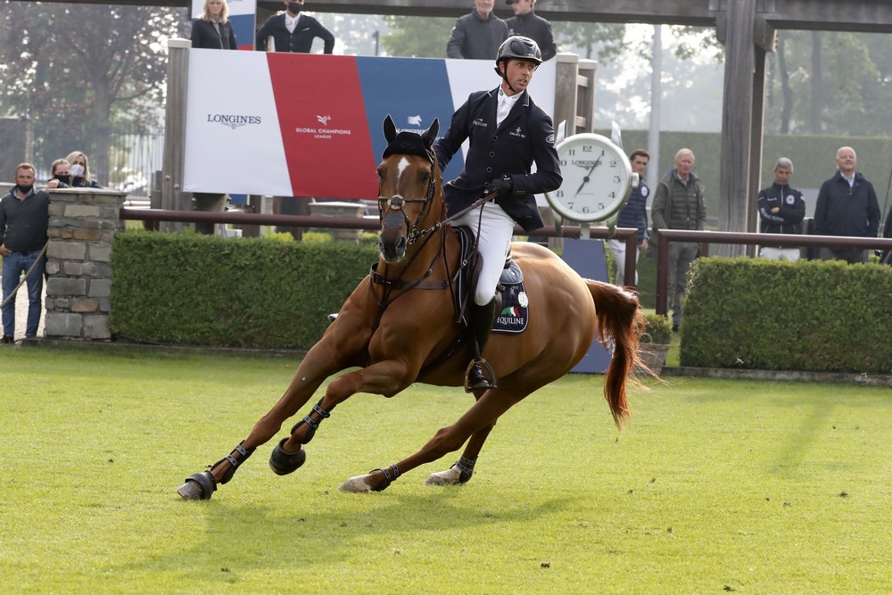 Explosion W et Ben Maher sur la piste en herbe de Valkenswaard.