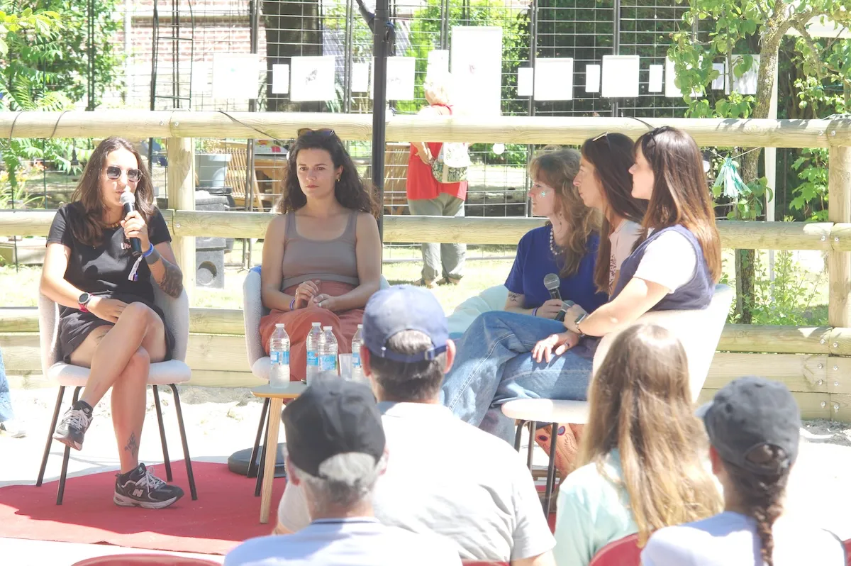 Tout au long de la journée, des conférences, tables rondes et ateliers se sont tenus les uns en parallèle des autres.