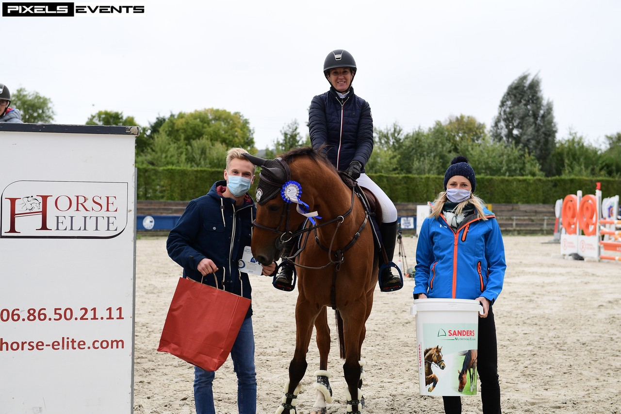 Coralie Moutiers et Syrius Vert lors de la remise du Prix Horse Elite