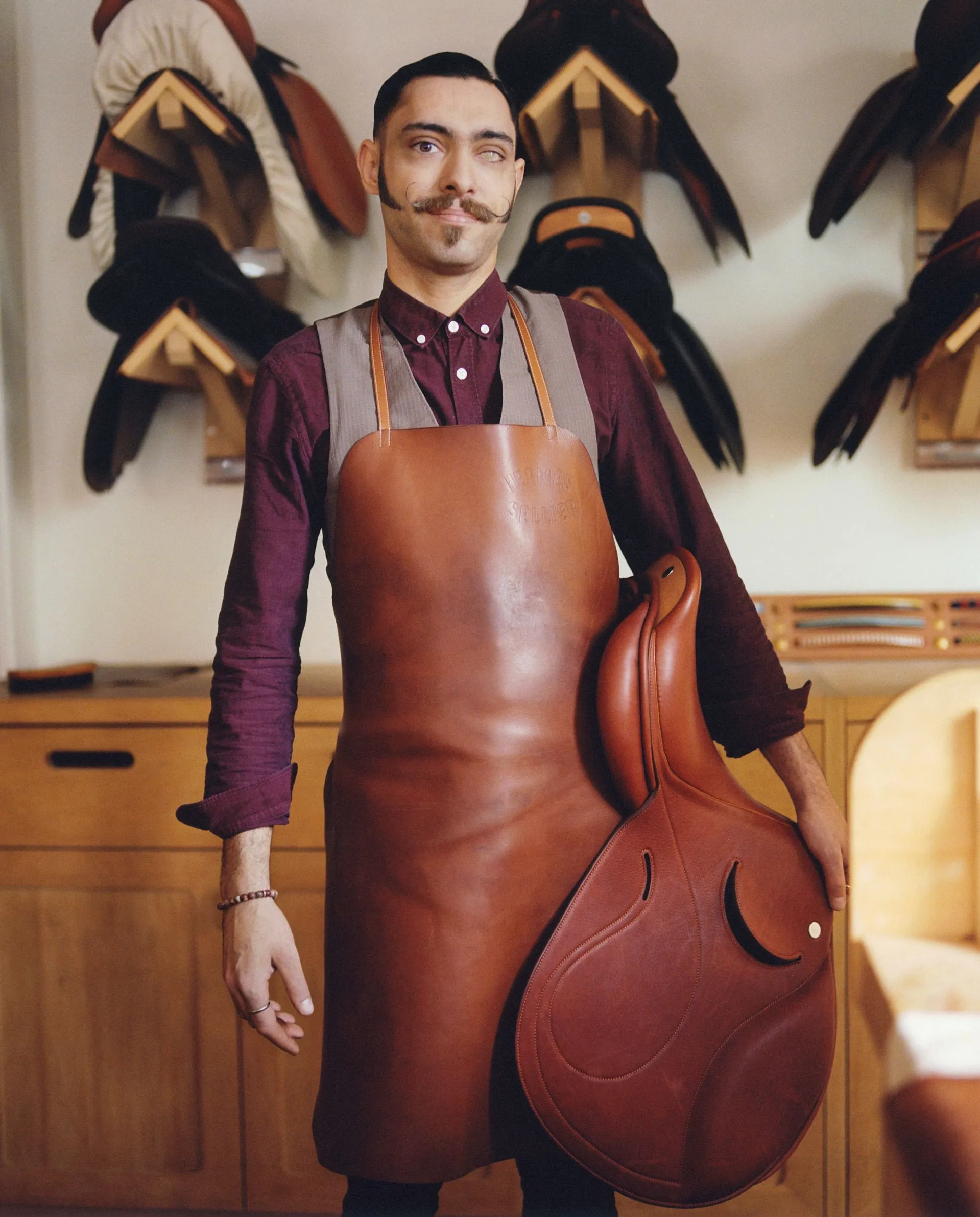 Charly Palmieri, responsable développement et innovation chez Hermès Sellier et référent technique des ateliers selles au 24 faubourg Saint-Honoré, à Paris.