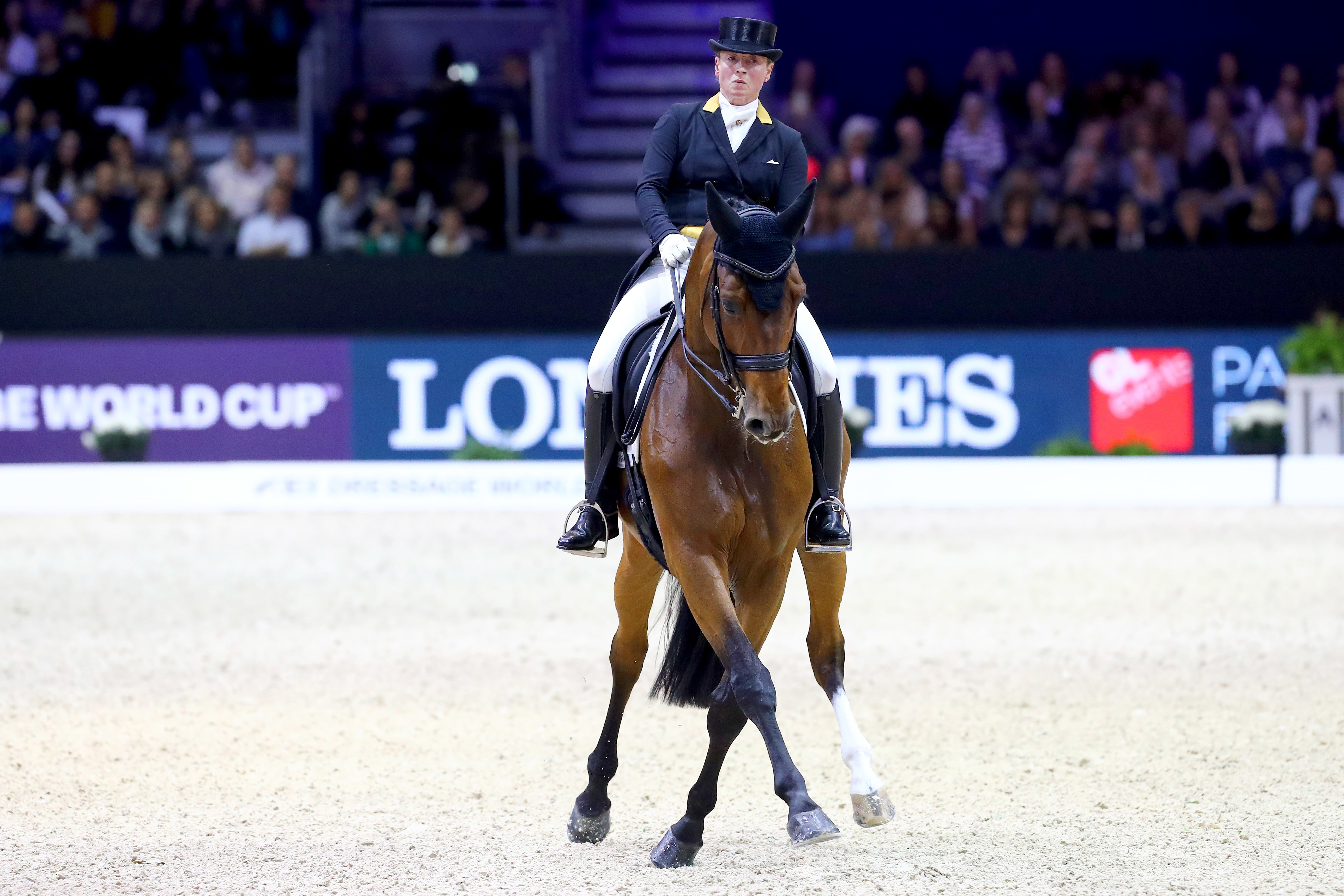 Isabell Werth et Emilio réalisent un score supérieur à 84%, et s'offrent ainsi une nouvelle victoire.