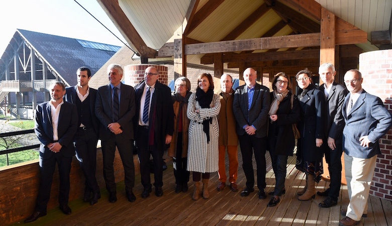 Les élus et personnalités concernées par le projet se sont réunies ce matin à Goustranville, dans le Calvados.