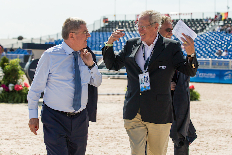 John Roche aux Jeux équestres mondiaux de Tryon en septembre 2018 avec l'Allemand Thomas Bach, président du Comité international olympique.
