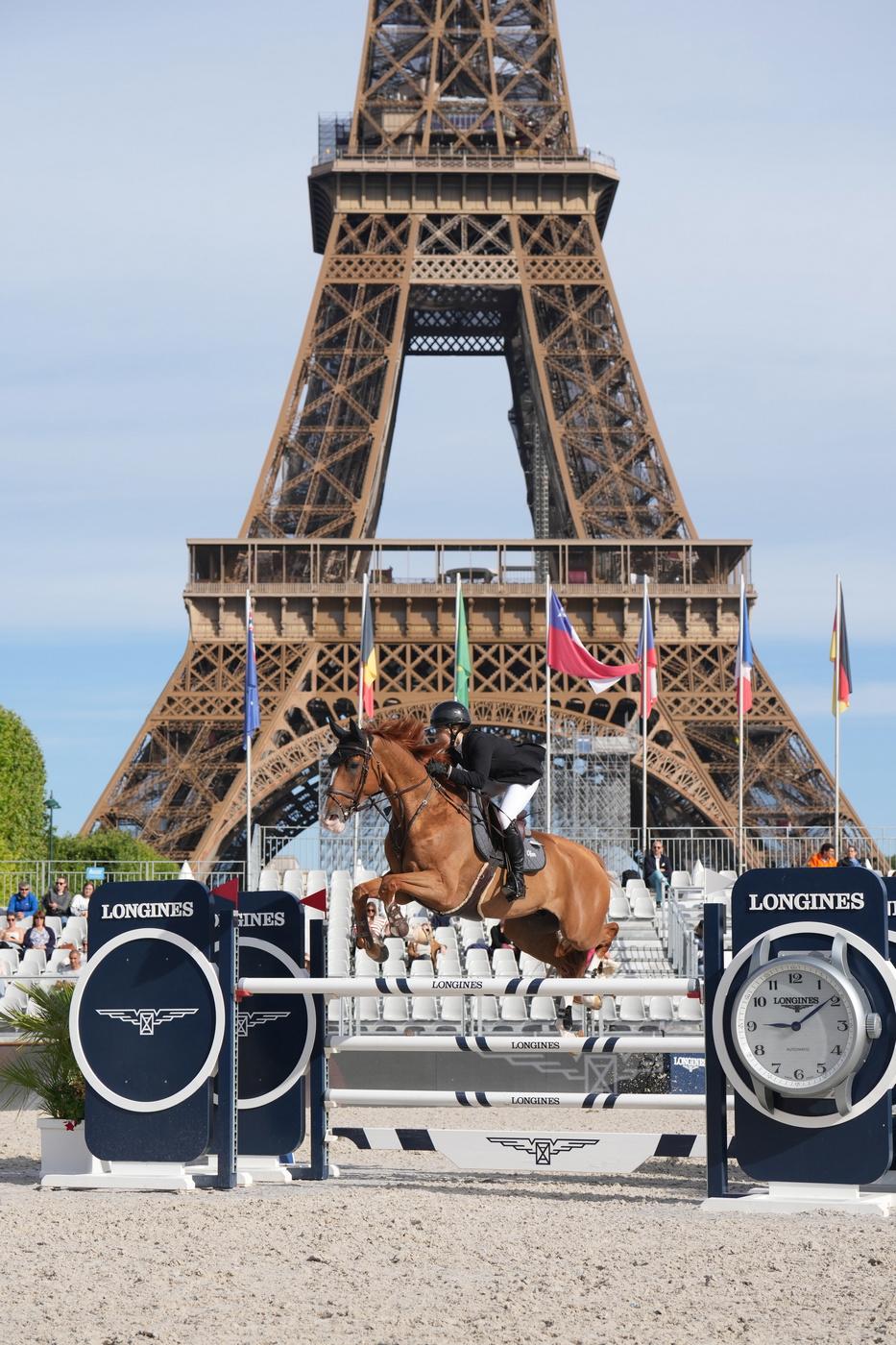 Victorio des Frotards et sa nouvelle cavalière lors du Longines Paris Eiffel Jumping