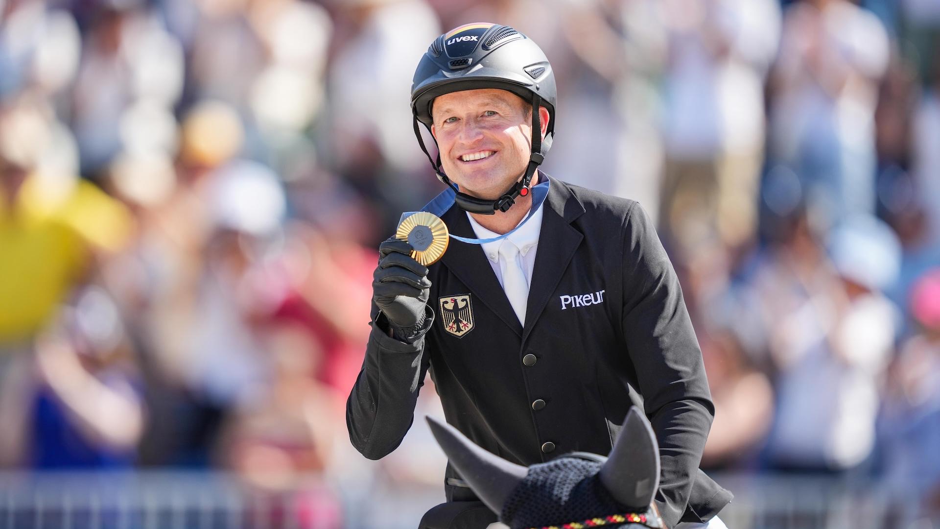 Ça y est, Michael Jung tient sa troisième médaille d’or et sa place dans le panthéon des sports équestres. 