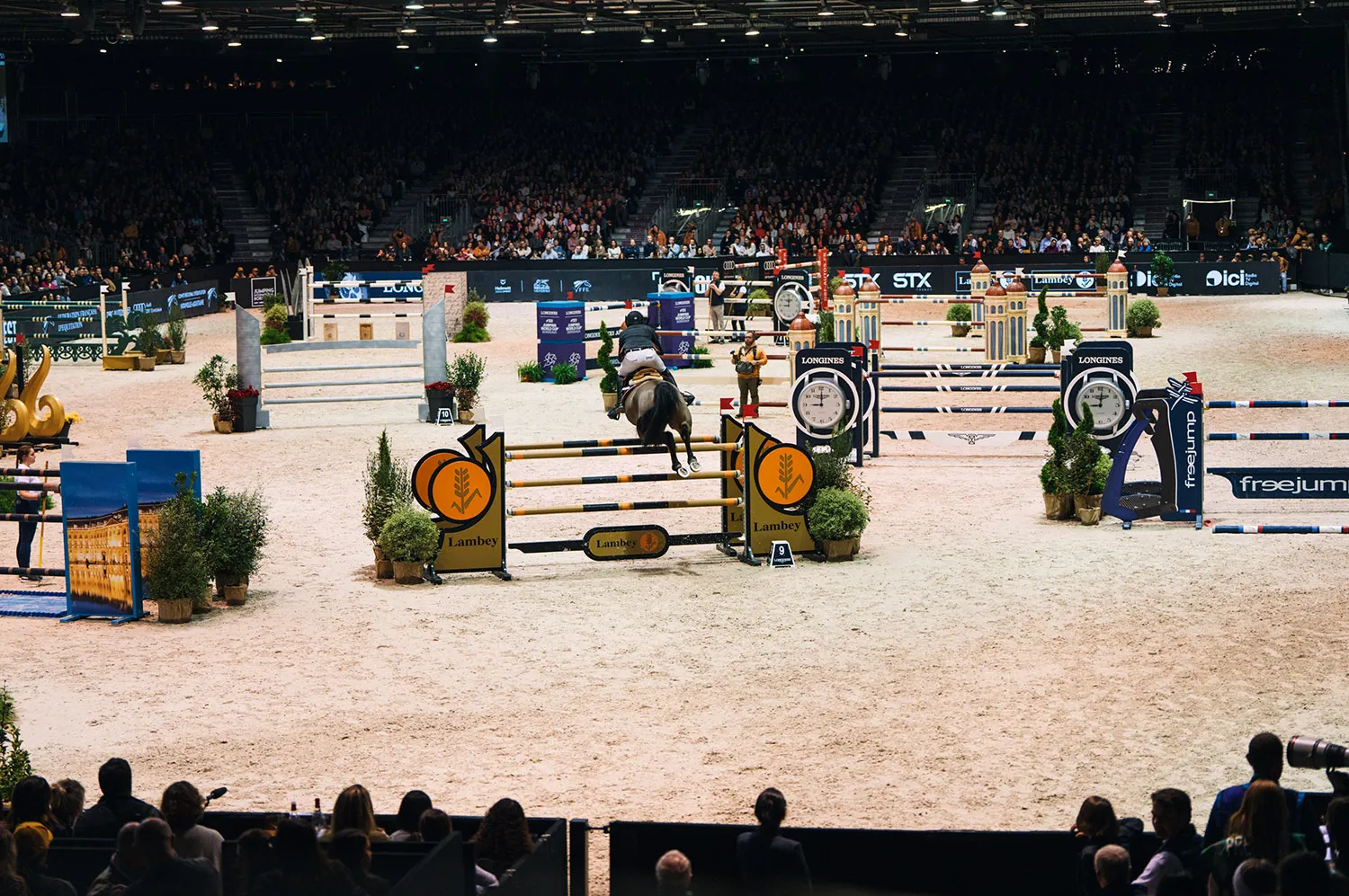 Cette année, la capacité des tribunes, loges comprises, approchera des 8.000 places.