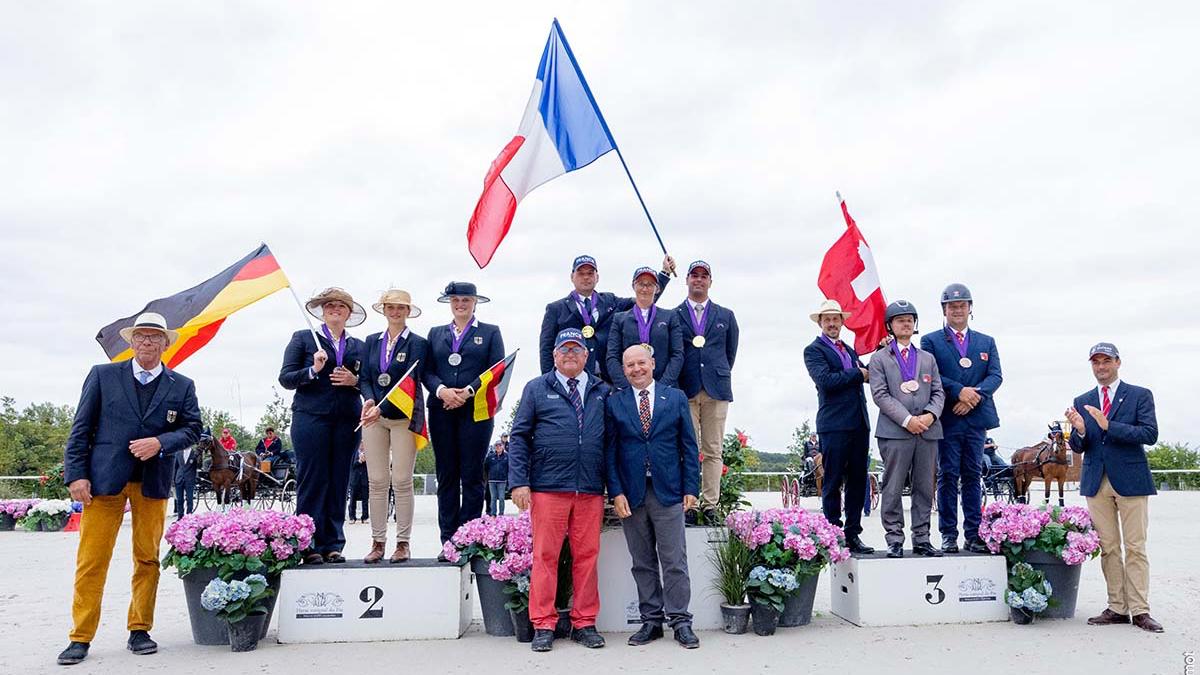 Le podium par équipes de ces beaux championnats du monde.