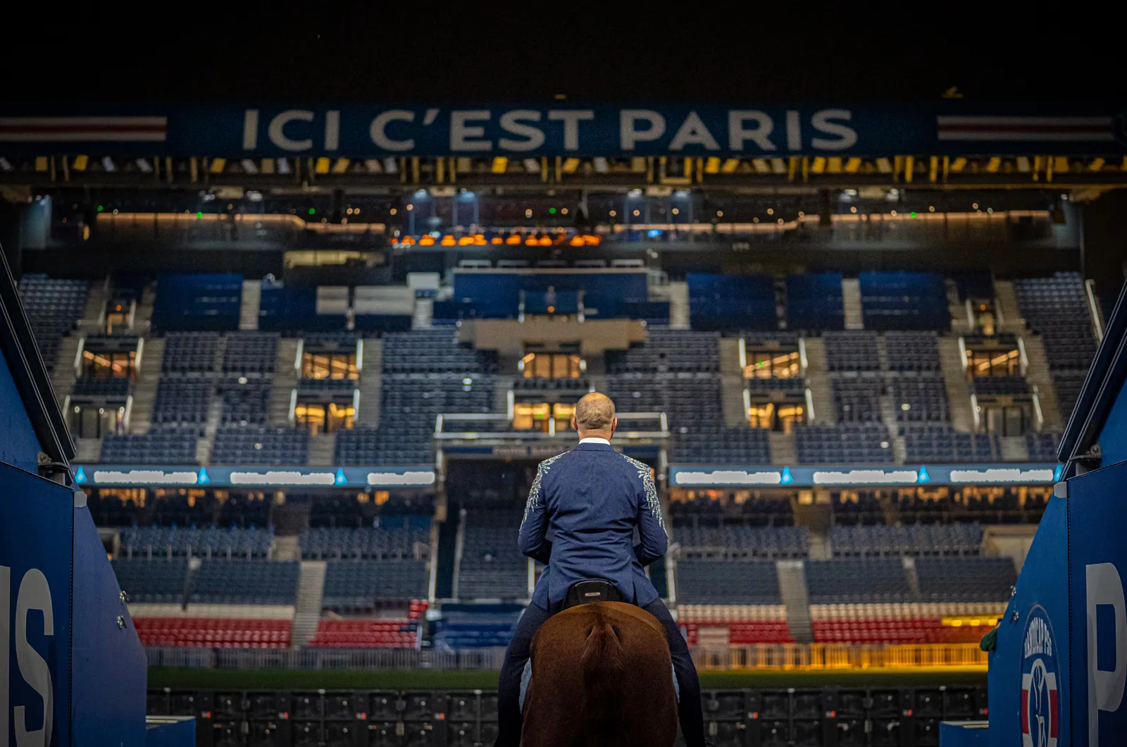 Vendredi, VL a invité Hassen Bouchakour et son célèbre Peyo pour un moment fort et inédit au cœur du Parc des Princes.