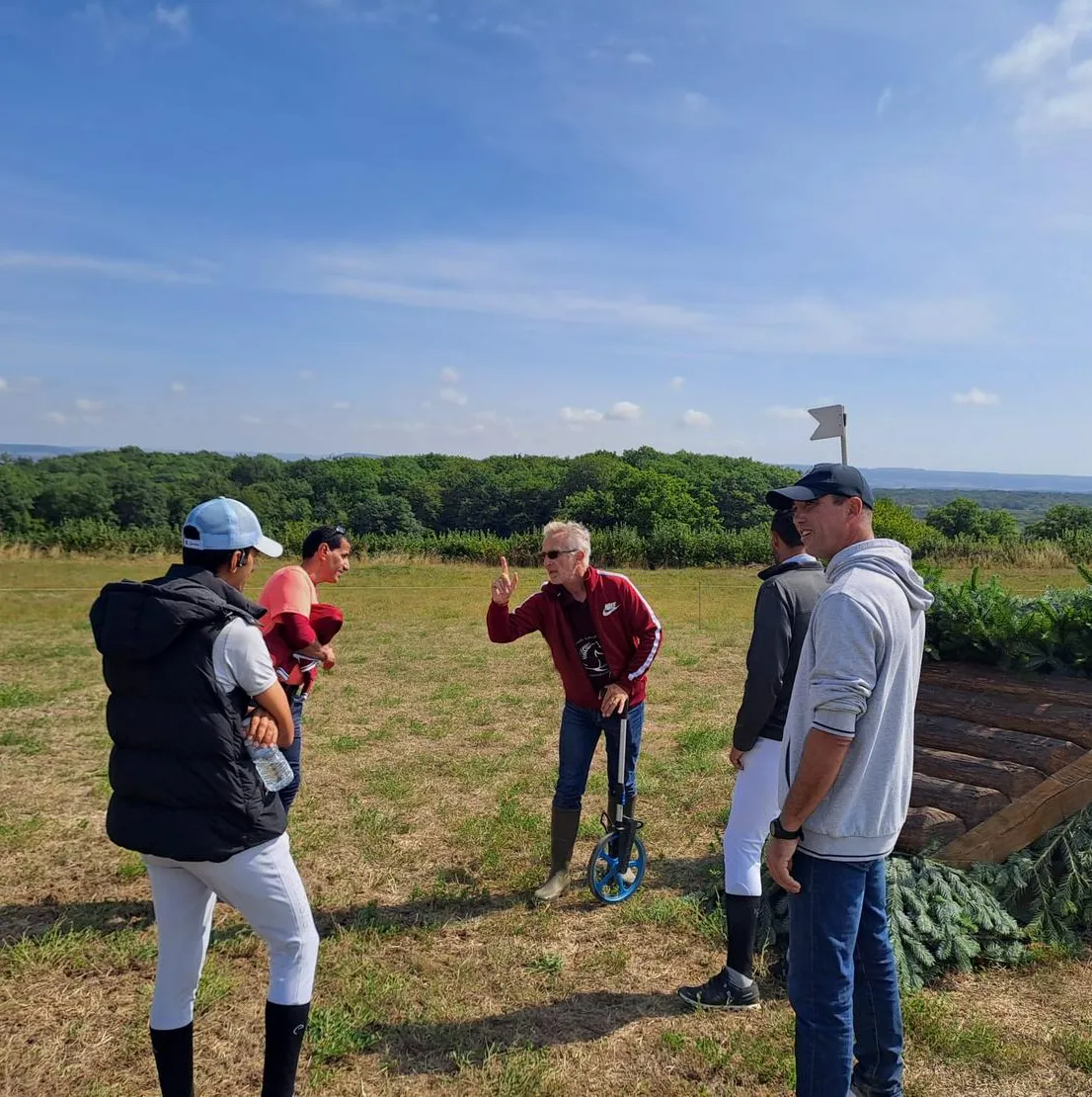 Ici au premier plan, Mathieu Lemoine entraîne les Qatariens aux côtés de Rodolphe Scherer