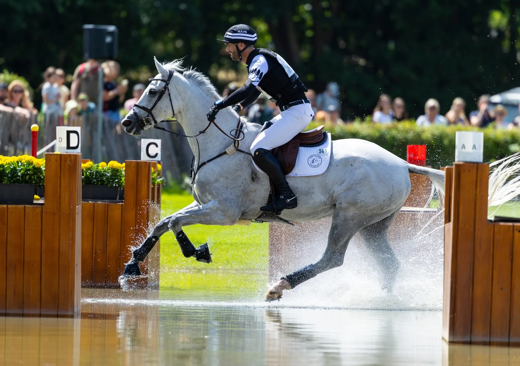 Accompagné de Rocket Man, Clarke Johnstone figure dans la sélection néo-zélandaise en vue des championnats du monde d’Aix-la-Chapelle.
