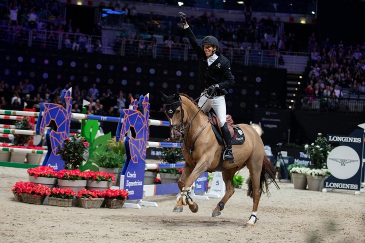 Henrik von Eckermann termine en apothéose le Super Grand Prix de Prague !