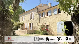À vendre au cœur du Verdon, une bastide provençale de charme sur 2,5 hectares avec gîtes et installations équestres complètes, entre art de vivre provençal et projet équestre.