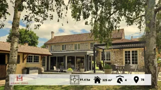 Propriété équestre de 525 m² répartis en deux maisons, avec quatre boxes, des paddocks et une carrière de 800 m².