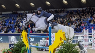 Laura Andre a mené Clementine à la victoire dans la finale du Trophée des Poneys de jumping à Malines