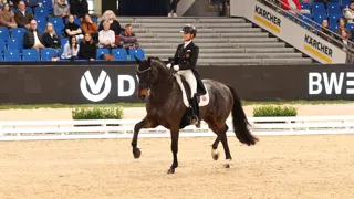 Jessica von Bredow-Werndl a mené Diallo à la victoire à Stuttgart ce matin