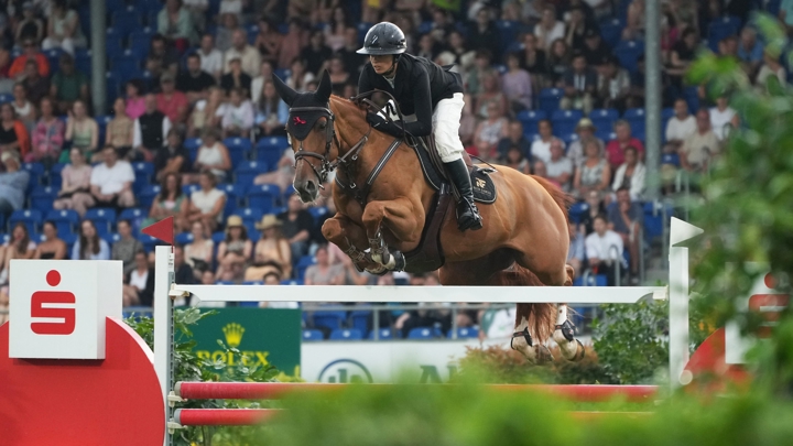 Nina Mallevaey a fait entonner la Marseillaise pour la première fois dans l’édition 2025 du CSIO 5* d’Aix-la-Chapelle avec My Clementine