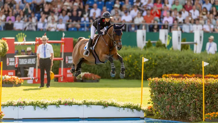 Ici à Aix-la-Chapelle en 2025, Nina Mallevaey et Dynastie de Beaufour affichent des statistiques exceptionnelles