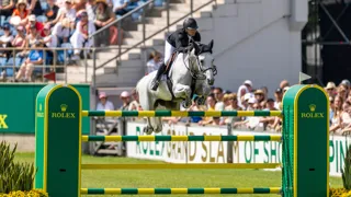 Kent Farrington, numéro un du classement mondial de saut d’obstacles, ici en selle sur Greya.