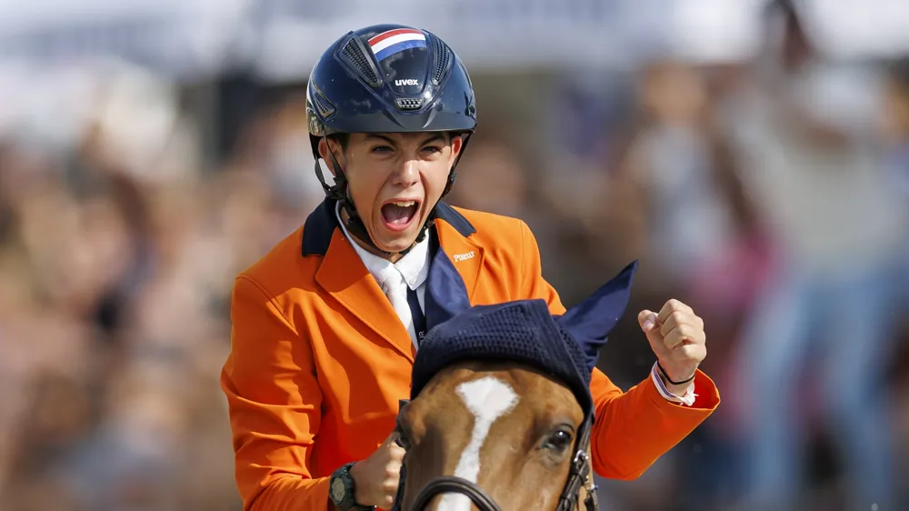Pedro Mansur n’a pas manqué d’exprimer sa joie après avoir conclu son aventure à Hagen sans la moindre faute sur Hotmail des Forêts et avec le titre de champion d’Europe Enfants individuel en poche !
