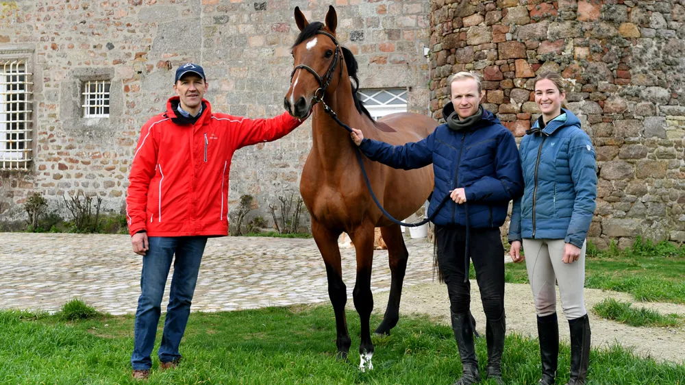 Avec son fils, Alexandre, et sa belle-fille, Coline, Jean-Luc Dufour maîtrise toutes les étapes de la valorisation de ses chevaux, de leur conception à leurs six ou sept ans.