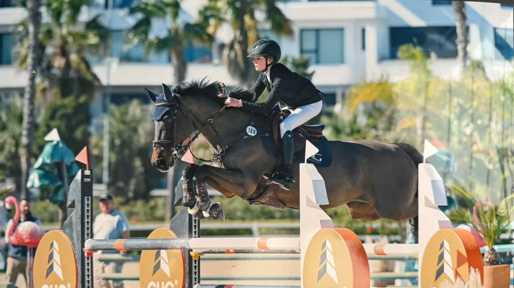 13-jarige Louise De Clerck maakt indruk op Mediterranean Equestrian Tour