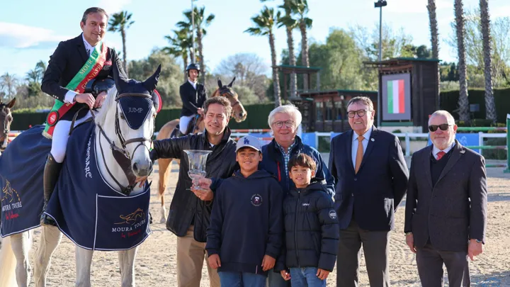 Dirk Nevejant zijn BWP-parel Pallieter v/d N. Ranch sprong naar de overwinning in de drie sterren Grote Prijs