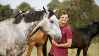 Fondateur du haras du Bois de Bretel, Sébastien Chevrier incarne à merveille cette nouvelle génération d’éleveurs, à la fois passionnés par leur métier et souhaitant moderniser la filière.