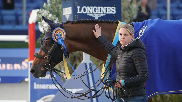 Lena Bieler n'est jamais loin d'Untouched LB, son tout premier poulain.