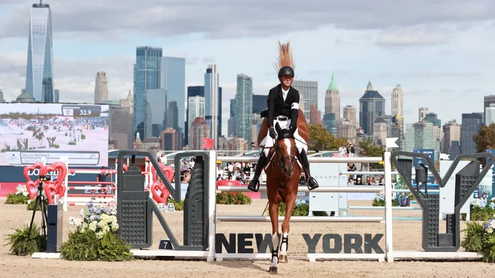 Dans un décor de carte postale, Qalista DN, neuf ans, a remporté son premier Grand Prix 5* sous la selle de Gilles Thomas.