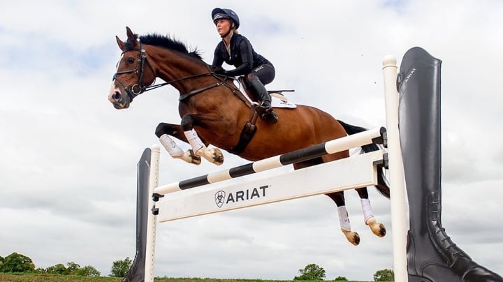 Des obstacles alliant bois et Polyéthylène : A Cheval, distributrice exclusive des obstacles de CSO et de cross Jump4Joy !