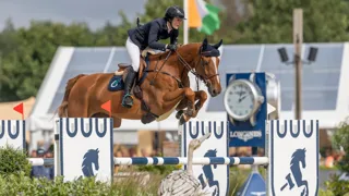 Niamh McEvoy rijdt Emerald-zoon Easy Peasy Indebus Z naar wereldtitel
