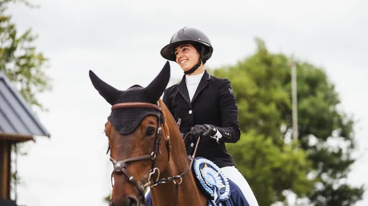 Dimanche, Nina Mallevaey s’est imposée dans le Grand Prix Sotheby’s International Realty de la région Normandie, au CSIO 3* de Deauville. 