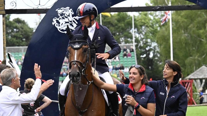 Sourire pour la team France en sortie de piste. 