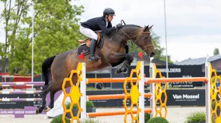 Louis Lambrecht wint 1m45-rubriek in Vejer de la Frontera