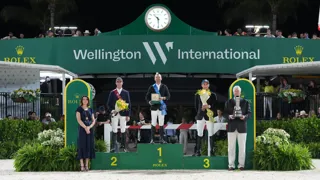 Wereldnummer 2 Farrington schittert onder de lichten van Wellington