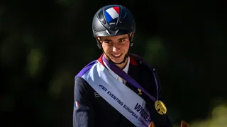 Fin août, à Strzegom, Valentin Quittet Eslan a conclu son été de la plus belle des manières en décrochant l’or par équipes et l’argent individuel aux championnats d’Europe Jeunes Cavaliers de concours complet.