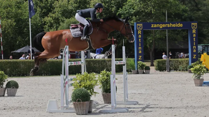 Charlotte Degeest en Noxx van de Molen Z tijdens de laatste manche in Lanaken