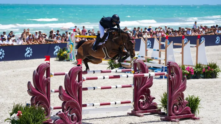Chez elle à Miami, Katrin Eckermann a remporté son troisième Grand Prix sur la plage, le premier avec Dialou Blue PS.