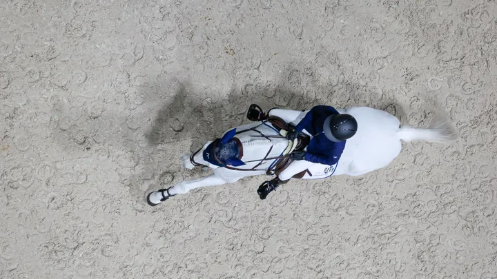 Lillie Keenan a vécu son premier CHI de Genève. De quoi donner le tournis, mais pas à la talentueuse américaine, autrice d’une excellente saison 2025 ! 