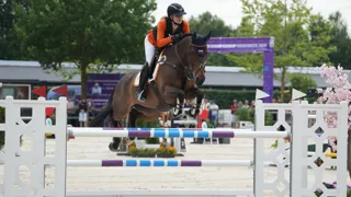Ici lors des Européens réservés aux Jeunes de Riesenbeck, Nina Houtzager a remporté le Grand Prix réservé aux cavaliers Juniors avec High Five.