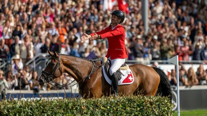 Championne d’Europe en 2023, vice-championne olympique en 2024, Dynamix de Bélhème a offert le titre mondial à Steve Guerdat le 23 août 2025.