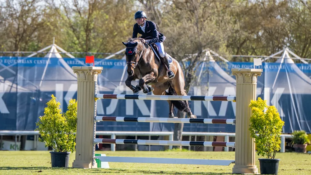 Joseph Stockdale et Cacharel ont fait retentir God Save The King dans le seul Grand Prix 4* du week-end, à Arezzo.