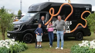 Yves Vanderhasselt rijdt Brussels Stephex Masters uit met STX 2horse truck