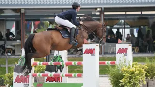 Vandecasteele op het podium tijdens Mediterranean Equestrian Tour
