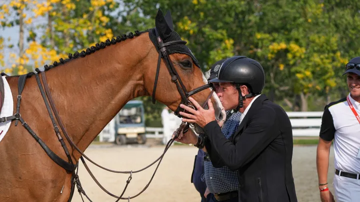 Scott Brash remercie son cher Hello Jefferson, qui imite Ursula et Sanctos, deux de ses meilleurs cracks, en remportant le Grand Prix de Calgary.